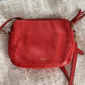 Fossil Crossbody in Soft Red